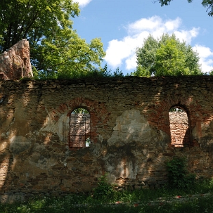 DSC_0044 Krywe, cerkiew greckokatolicka pw. św. Paraskiewii z 1842 roku, obecnie w ruinie, 2013 (foto: P. Szechyński)