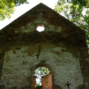 DSC_0054 Krywe, cerkiew greckokatolicka pw. św. Paraskiewii z 1842 roku, obecnie w ruinie, 2013 (foto: P. Szechyński)