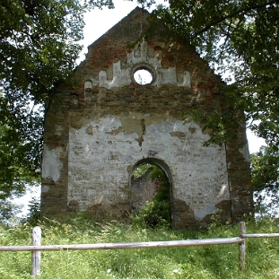 P1010046 Krywe, cerkiew greckokatolicka pw. św. Paraskiewii z 1842 roku, obecnie w ruinie, 2002 (foto: P. Szechyński)