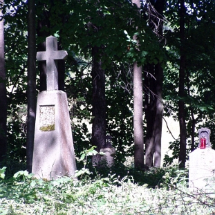 moczary1 Moczary, nagrobek na cmentarzu obok cerkwi, 2006 (foto: P. Szechyński