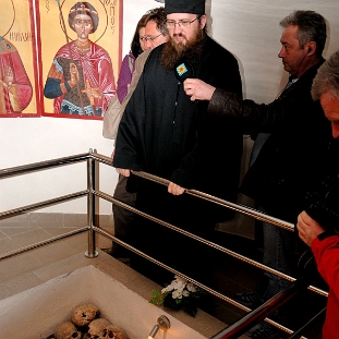 osadne2011z1 Osadne, krypta ze szczątkami żołnierzy z I wojny światowej, ks. Peter Soroka, 2011 (foto: P. Szechyński)
