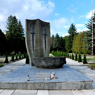 01d Cmentarz wojskowy żołnierzy polskich i radzieckich w Baligrodzie, 2014 (foto: P. Szechyński)