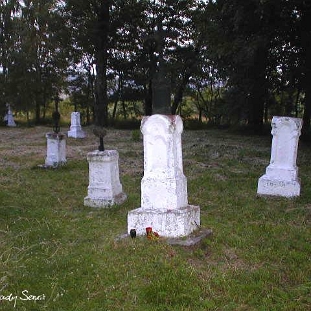 223352bystre Bystre k.Czarnej, dawny cmentarz, rok 2003 (fot. P. Szechyński)