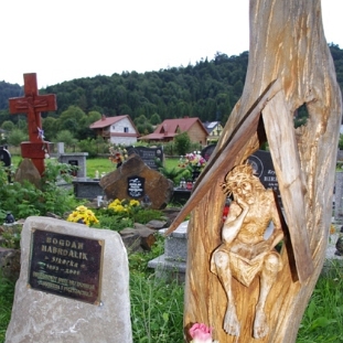 cisna1 Cisna, czytający Chrystus frasobliwy z krzyża grobowego Bogusia Sikorki (foto:Paweł Olejnik)