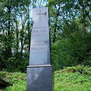 szczawne2010c Szczawne, cmentarz; Maksymilian Groblewski (1806-1878) ; Celestyna z Dembińskich Groblewska (1831-1901), 2010 (foto: P. Szechyński)