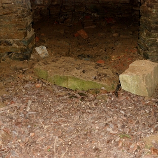 tworylne2013o Tworylne, wnętrze krypty grobowej na terenie dawnej cerkwi, 2013 (foto: P. Szechyński)