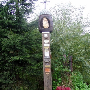 cisna_p3 Cisna, kapliczka pamięci przy Atamanii Bieszczadu R. Szocińskiego (foto: P. Szechyński)