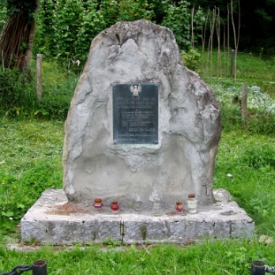 zatwarnica2005b Zatwarnica, pamięci poległych w 1944 r. milicjantów. Obecnie nie istnieje, 2005 (foto: P. Szechyński)