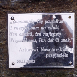 dk2007b Dwernik-Kamień, pamięci Artura Nowotarskiego, 2007 (foto: P. Szechyński)