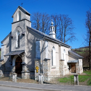 baligrod2010b Baligród, kościół parafialny Niepokalanego poczęcia NMP, obecnie nie pełni swojej roli, 2010 (foto: P. Szechyński)