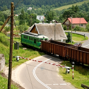 komancza2010m Komańcza, przejazd kolejowy obok cmentarza, 2010 (foto: P. Szechyński)