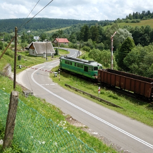 komancza2010n Komańcza, przejazd kolejowy obok cmentarza, 2010 (foto: P. Szechyński)