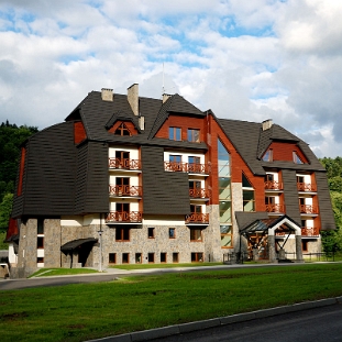 muczne2016a Muczne, dawny hotel, obecnie Centrum Promocji Leśnictwa Bieszczadzkiego, tuż przed oficjalnym otwarciem, 2016 (foto: P. Szechyński)