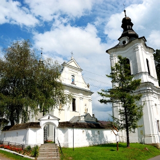 uherce2010c Uherce, barokowy kościół parafialny z 1757r., lato 2010 (foto: P. Szechyński)