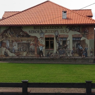 uherce2019a Uherce, budynek Bieszczadzkiej Szkoły rzemiosła, 2019 (foto: Justyna Szechyńska)