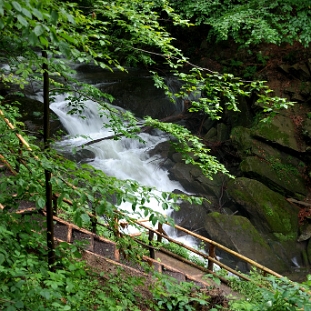 hylaty2010d Wodospad Szepit na Hylatym, stare schody i taras tuż przed wymianą, 2014 (foto: P. Szechyński)