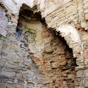 zagorz2010d Zagórz, ruiny klasztoru, schody, 2010 (foto: P. Szechyński)