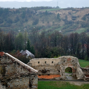 zagorz2014k Zagórz, ruiny klasztoru, 2014 (foto: P. Szechyński)