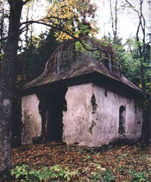 Kapliczka w Balnicy przed remontem