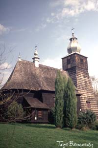 Średnia Wieś - drewniany kościół parafialny