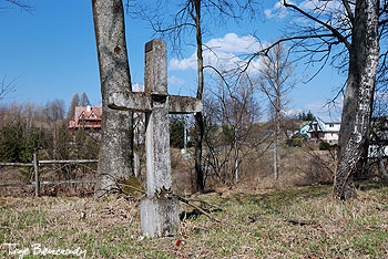 Betonowy krzyż na cmentarzu, Czarna Dolna