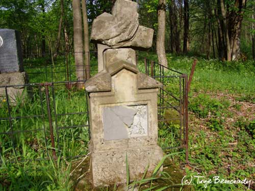 cmentarz w Maniowie