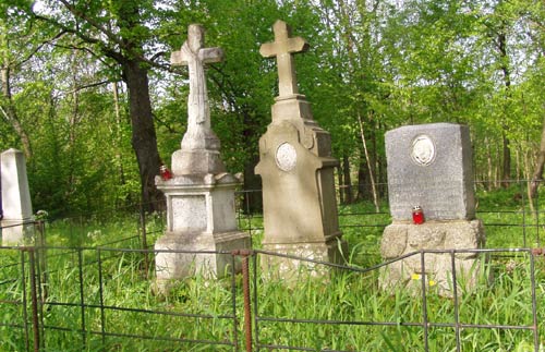 cmentarz w Maniowie