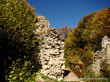 Mury w południowo-wschodniej części zamku Sobień
