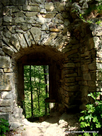 Portyk okienny, ruiny zamku Sobień