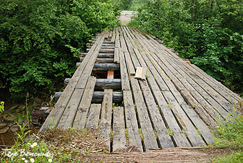 Mostek prowadzący do kamieniołomu w Komańczy