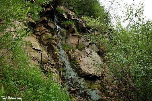 Wodospad w kamieniołomie w Komańczy