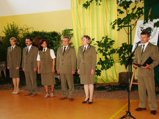 Nauczyciele i dyrekcja nagrodzeni medalem Ministra Środowiska - ZSL Lesko