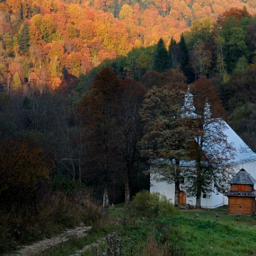 DSC_0109a Łopienka, cerkiew, jesień 2013 (fot. P. Szechyński)