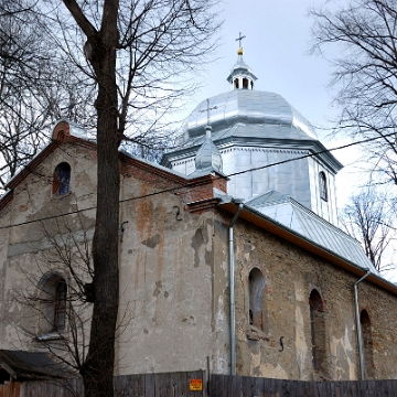 DSC_0006 Baligród, cerkiew, nowe blachy tuż po wymianie, kwiecień 2010 (fot. P. Szechyński)