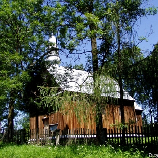 P7180021 Bandrów Narodowy, dawna cerkiew, ob. kościół rzymskokatolicki, 2006 (foto: P. Szechyński)