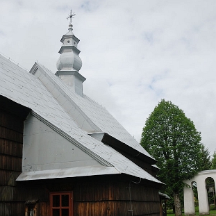 lodyna2020b Łodyna, dawna drewniana cerkiew greckokatolicka, p.w. św. Michała Archanioła z 1862r., obecnie kościół, 2020 (foto: P. Szechyński)