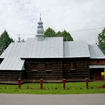 lodyna2020d Łodyna, dawna drewniana, filialna cerkiew greckokatolicka, p.w. św. Michała Archanioła z 1862r., obecnie kościół, 2020 (foto: P. Szechyński)