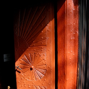DSC_0046 Czarna, cerkiew, drzwi klepkowe, 2009 (foto: P. Szechyński)