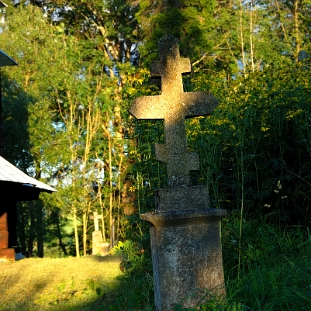jalowe7 Jałowe, cmentarz obok cerkwi, 2010 (foto: P. Szechyński)