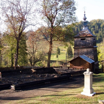 komancza2006l Komańcza, uprzątnięte pogorzelisko. Połowa października 2006 (fot. P. Szechyński)