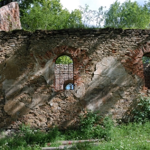 DSC_0019 Krywe, cerkiew greckokatolicka pw. św. Paraskiewii z 1842 roku, obecnie w ruinie, 2016 (foto: P. Szechyński)