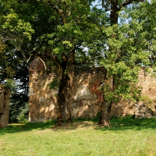 DSC_0033 Krywe, cerkiew greckokatolicka pw. św. Paraskiewii z 1842 roku, obecnie w ruinie, 2017 (foto: P. Szechyński)