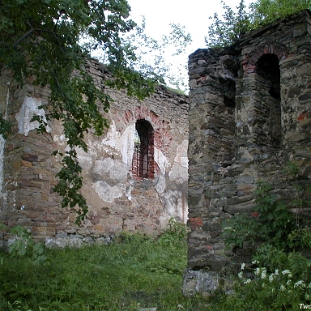 P1010047 Krywe, cerkiew greckokatolicka pw. św. Paraskiewii z 1842 roku, obecnie w ruinie, 2002 (foto: P. Szechyński)