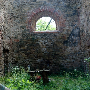 DSC_0023 Krywe, cerkiew greckokatolicka pw. św. Paraskiewii z 1842 roku, obecnie w ruinie, 2016 (foto: P. Szechyński)