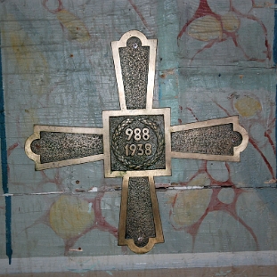 leszczowate2009y Leszczowate, krzyż na pamiątkę Chrztu Rusi, niegdyś na zewnątrz, dziś przybity do ściany wewnątrz świątyni, 2009 (foto: P. Szechyński)