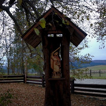 smolsan1 Smolnik, kapliczka przy cerkwi, 2013 (foto: P. Szechyński)