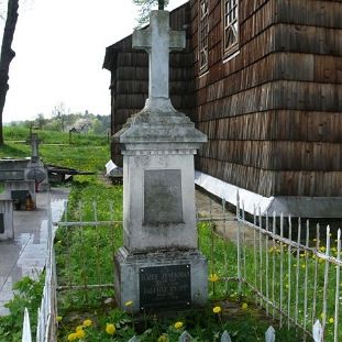 Obraz 023 Stefkowa, nagrobki obok cerkwi (foto: P. Olejnik)
