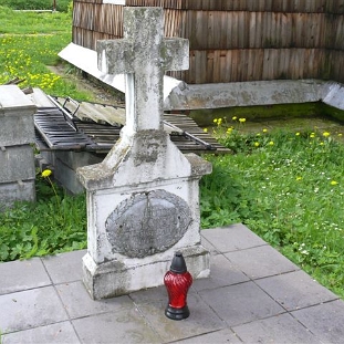 Obraz 025 Stefkowa, nagrobki obok cerkwi (foto: P. Olejnik)