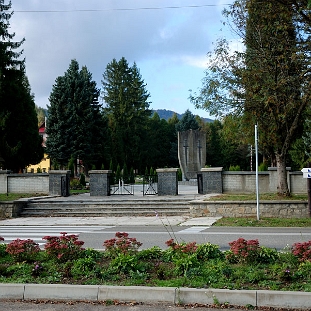 02d Cmentarz wojskowy żołnierzy polskich i radzieckich w Baligrodzie, 2014 (foto: P. Szechyński)