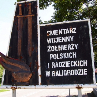10d Cmentarz wojskowy żołnierzy polskich i radzieckich w Baligrodzie, 2004 (foto: P. Szechyński)